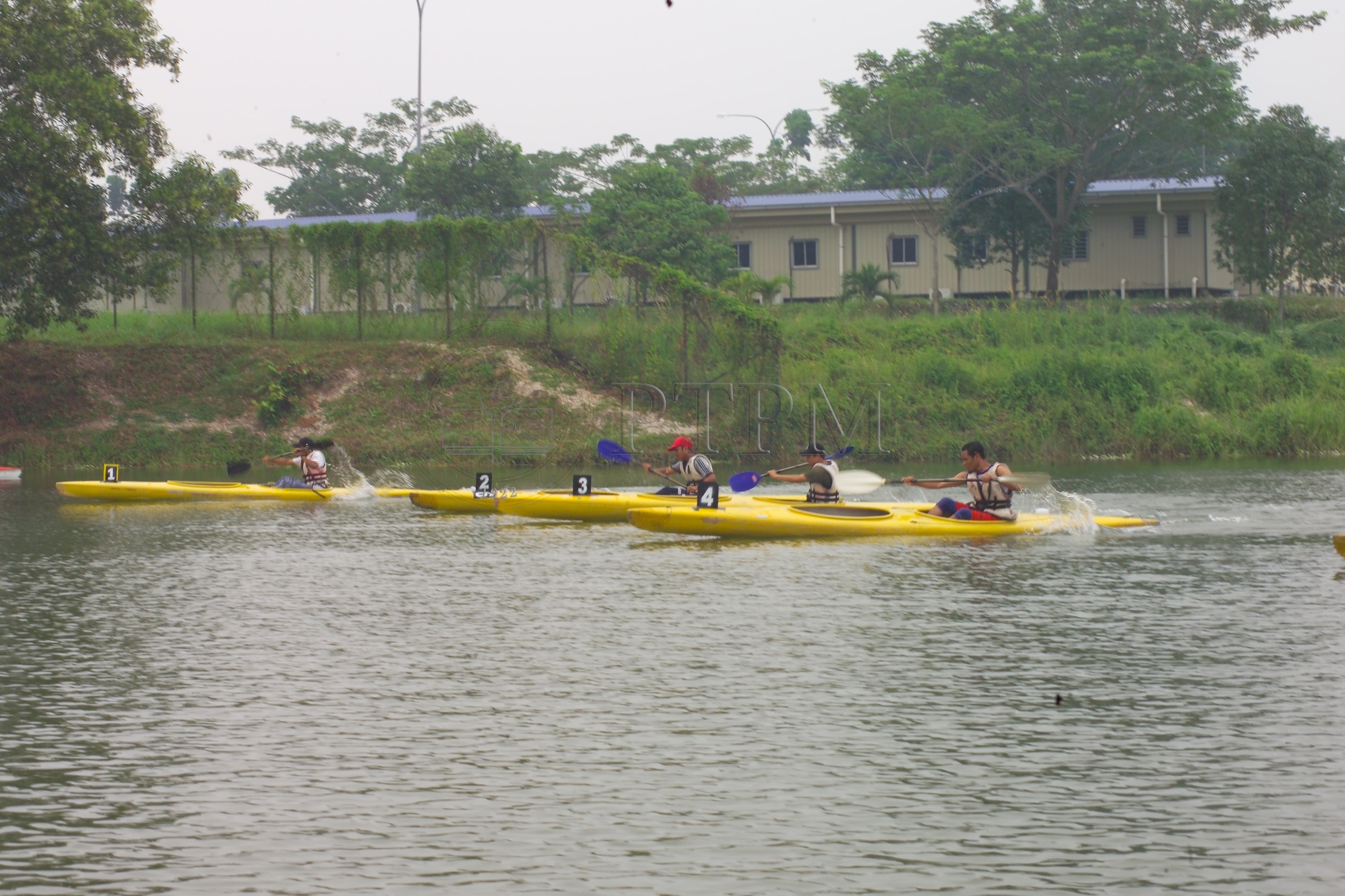 PTPM 05 13 kayak D8XZ8720